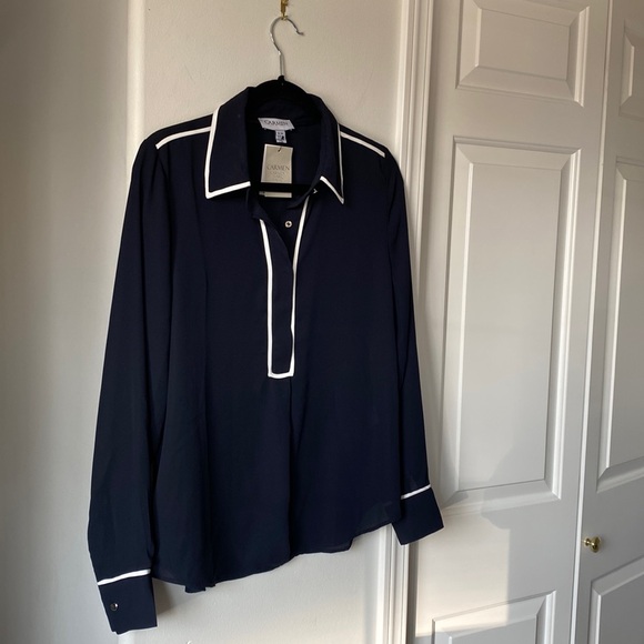 Carmen Marc Valvo - Black/Dark Navy Blue Color Button V-Neck Front Flowy Blouse - Picture 1 of 6